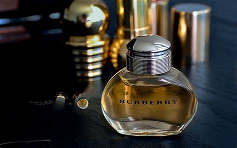 Đánh giá về nước hoa Burberry Classic với hương  